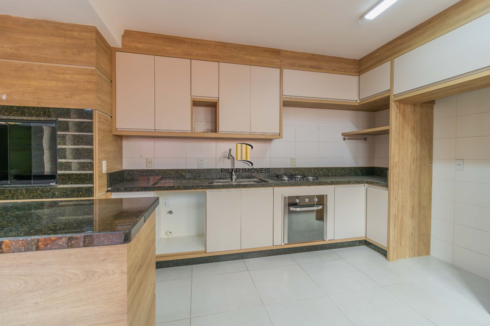 Casa Condominio para Venda - 286.89m², 4 dormitórios, sendo 2 suites, 2 vagas - Cristal