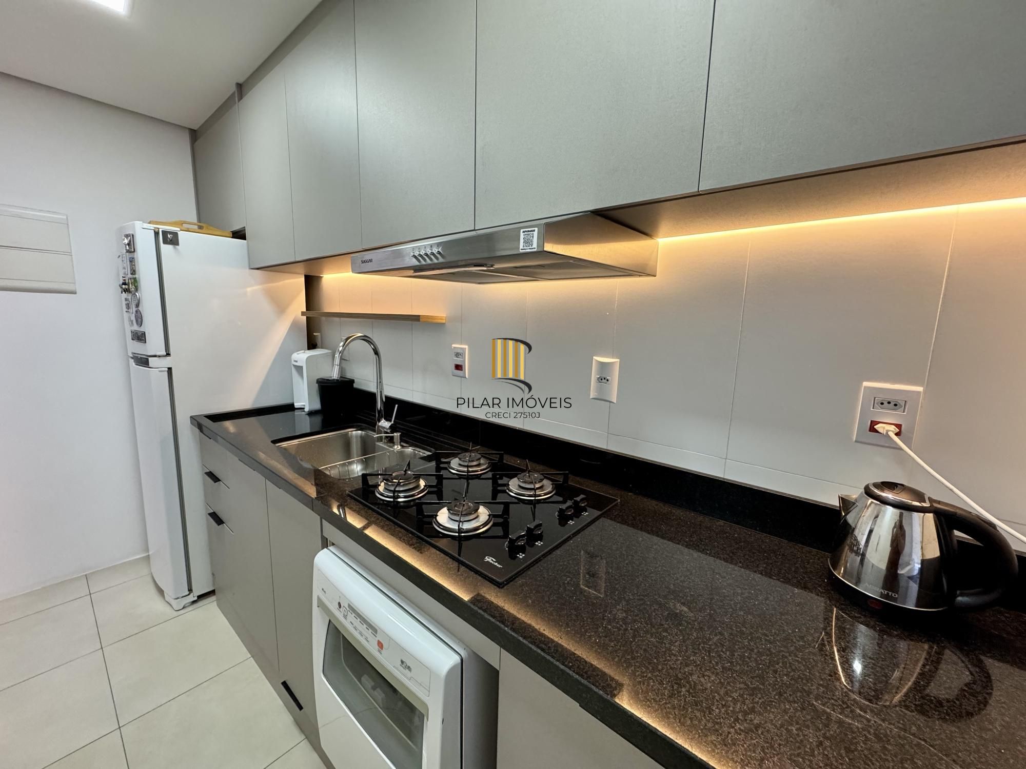 Apartamento de 2 dormitórios, 1 suíte e 1 vaga, em Canoas.