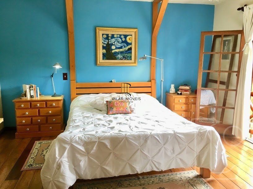Casa para Venda - 570m², 3 dormitórios, sendo 1 suites, 2 vagas - Hípica