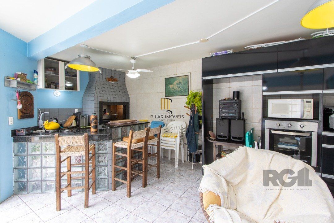 Casa 4 dormitórios no bairro Ipanema