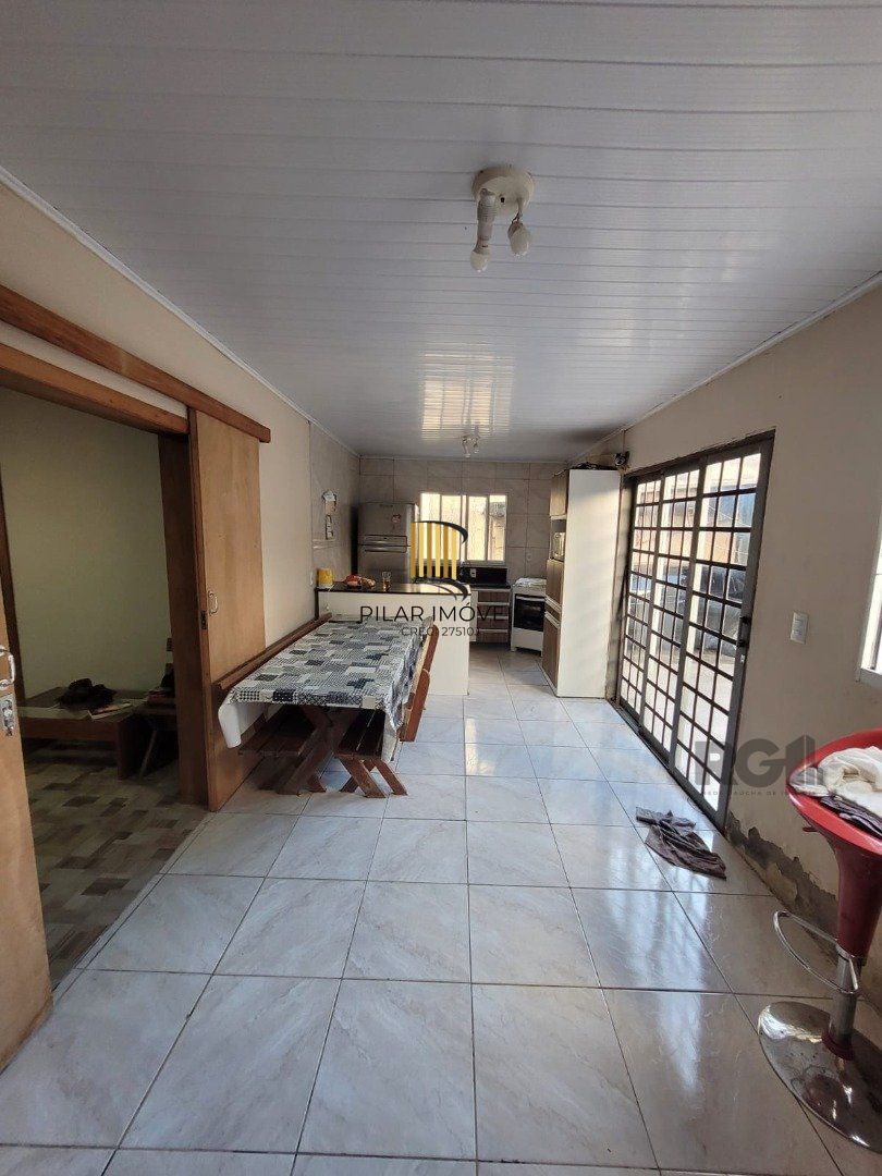Casa 2 dormitórios no bairro Guarujá