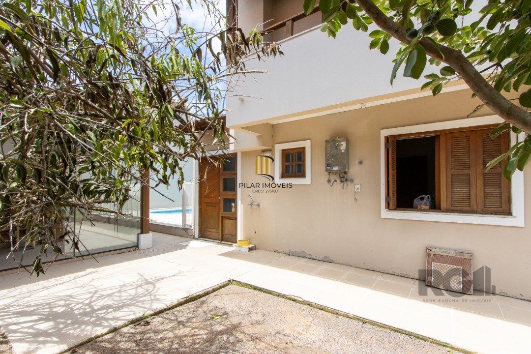 Casa 4 dormitórios no bairro Hípica