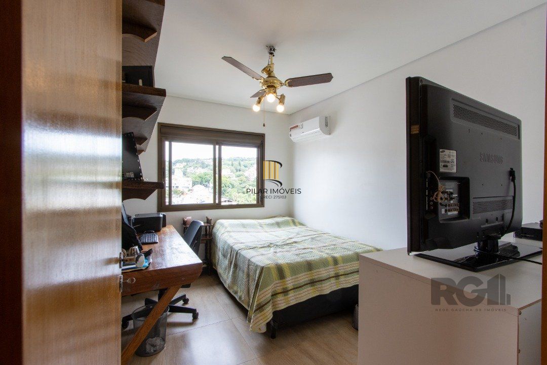 Apartamento possui 3 dormitórios, sendo 1 suíte, semi-mobiliado, com 107,27m² de área privativa, living para 2 ambientes, espaço gourmet com churrasqueira, cozinha com área de serviço; 2 vagas simples de garagem