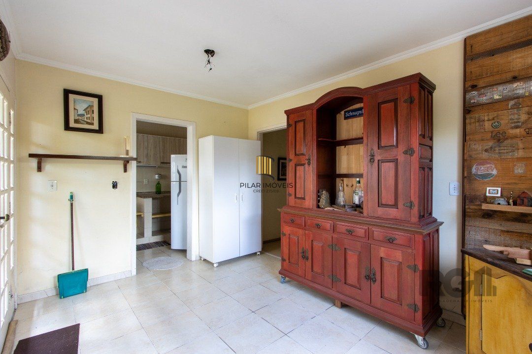Casa para Venda - 239m², 5 dormitórios, sendo 1 suites, 2 vagas - Hipica