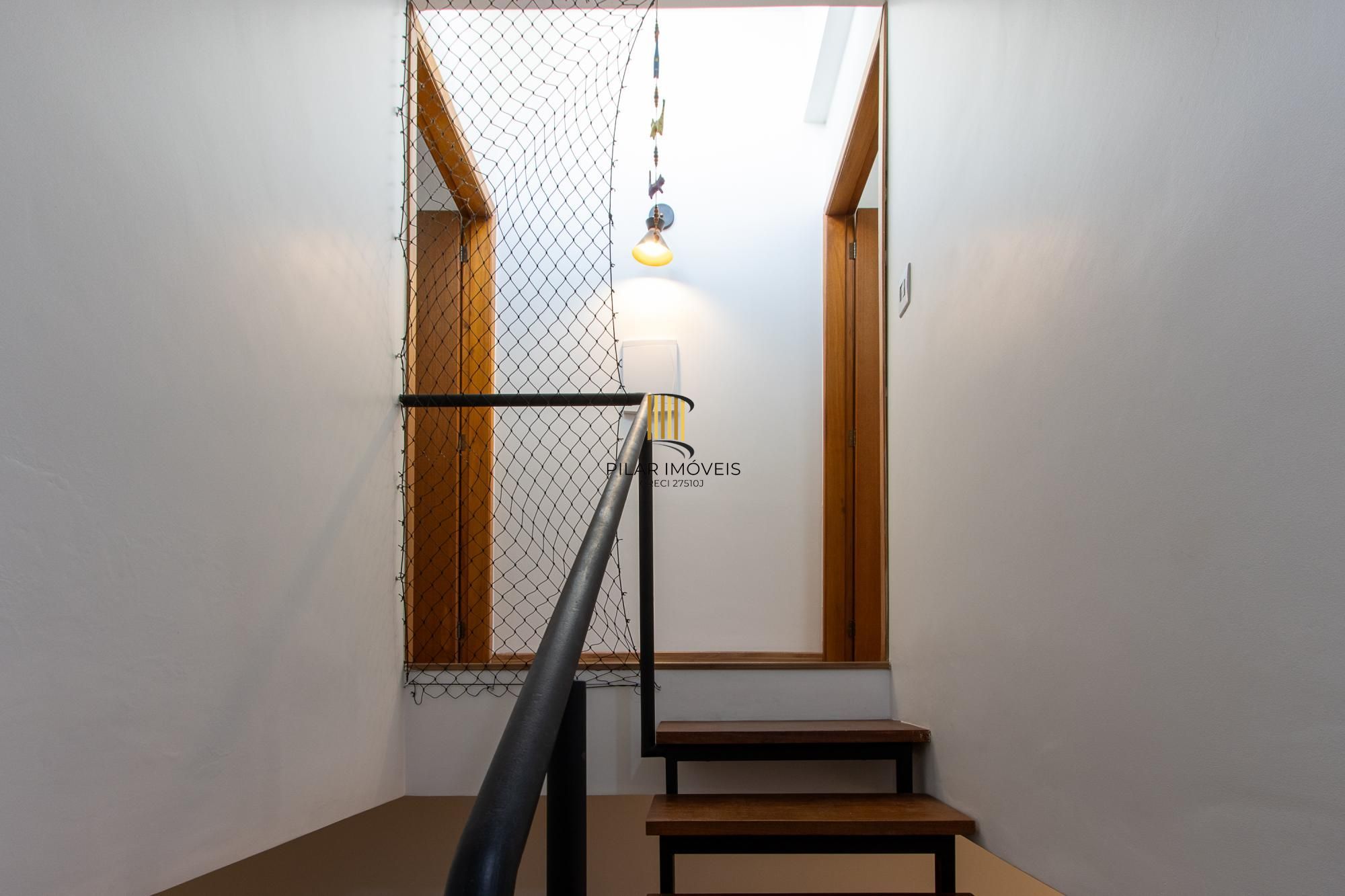 Casa 2 dormitórios no bairro Hípica