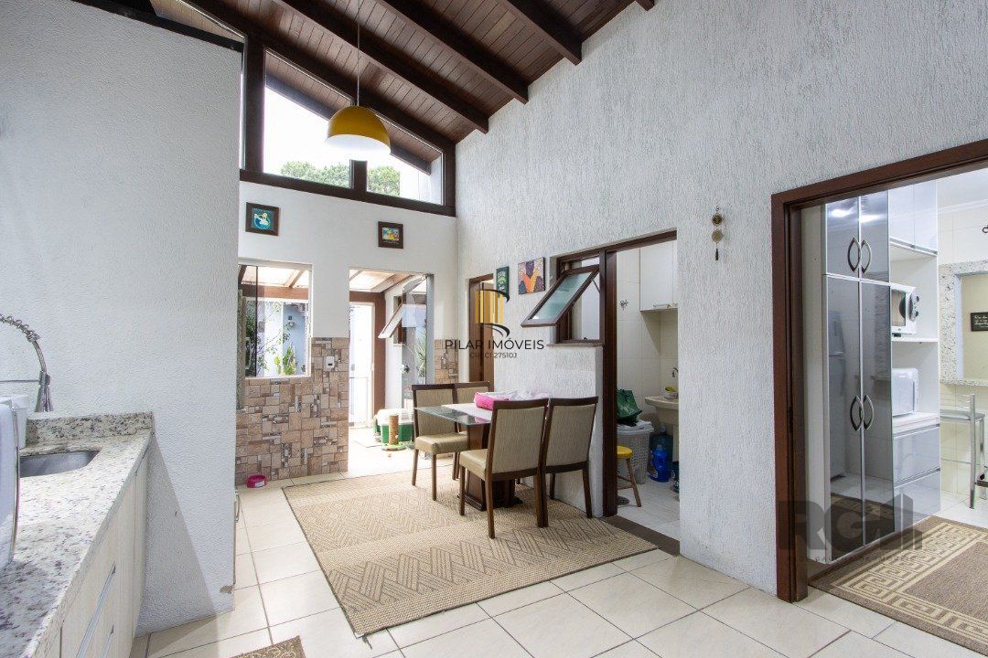 Casa 3 dormitórios no bairro Hípica
