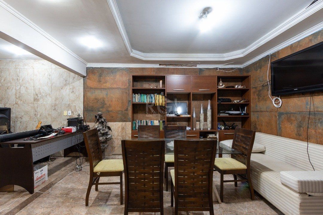 Sobrado para Venda - 300m², 3 dormitórios, sendo 1 suites, 3 vagas - Cavalhada