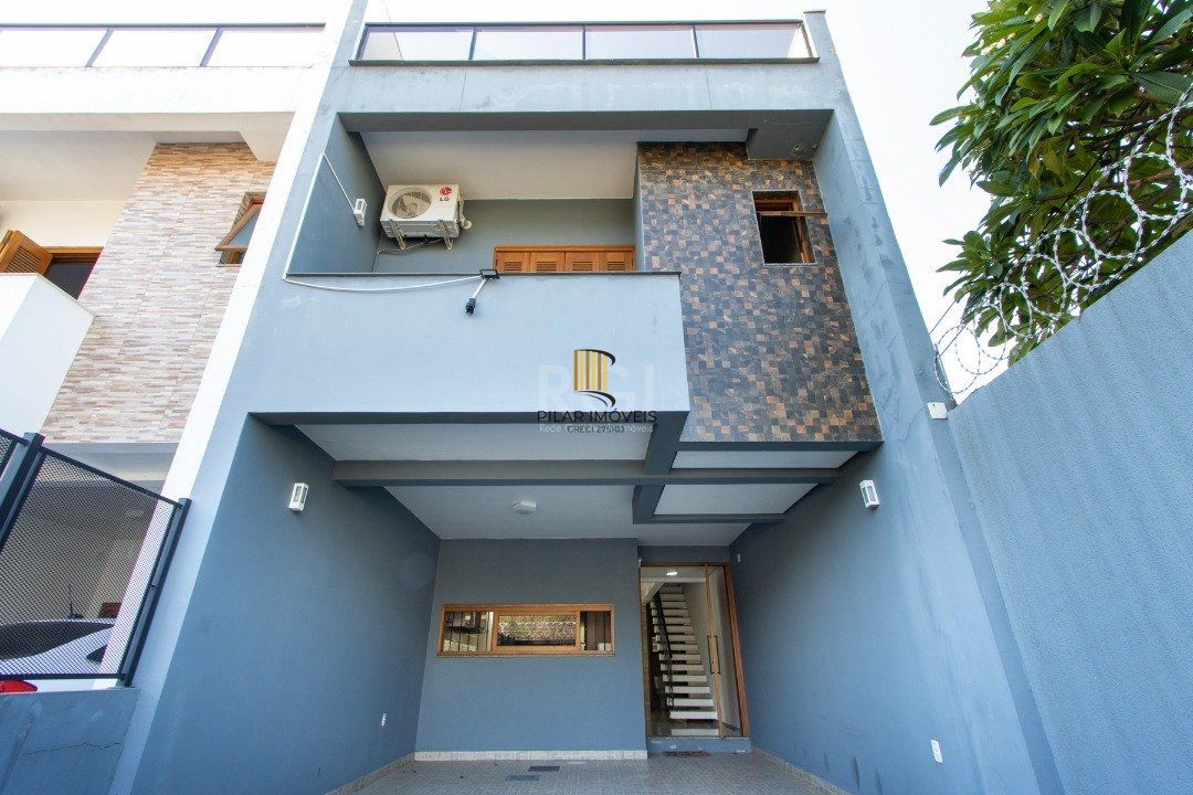 Casa para Venda - 204m², 3 dormitórios, sendo 3 suites, 2 vagas - Espirito Santo