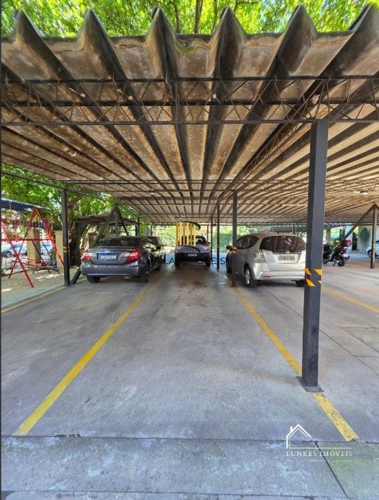 Apartamento  com 2 dormitórios, lavabo, banho social e churrasqueira integrada.