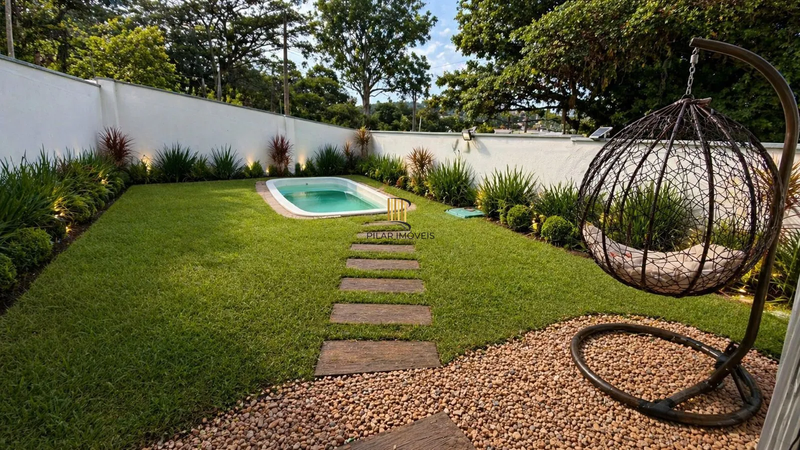 CASA TOTALMENTE MOBILIADA, 3 SUITE, 3 VAGAS - BAIRRO HIPICA