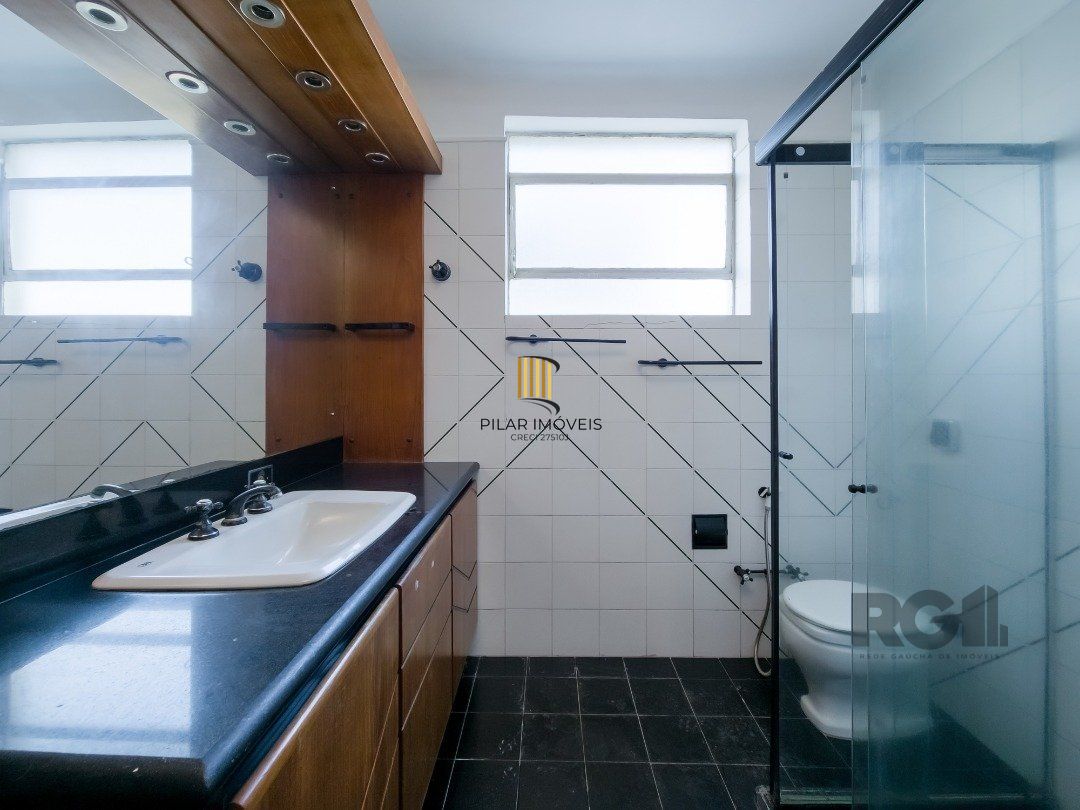 Apartamento, 3 quartos, 1 suite, dependência de empregada, elevador - Centro Histórico - Porto Alegre