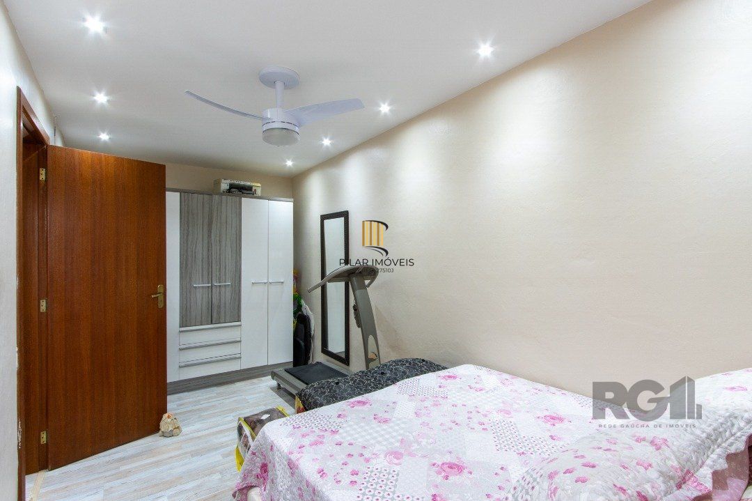 Sobrado, 3 quartos, 2 banheiros, pátio, 2 vagas, piscina - Bairro Vila Nova