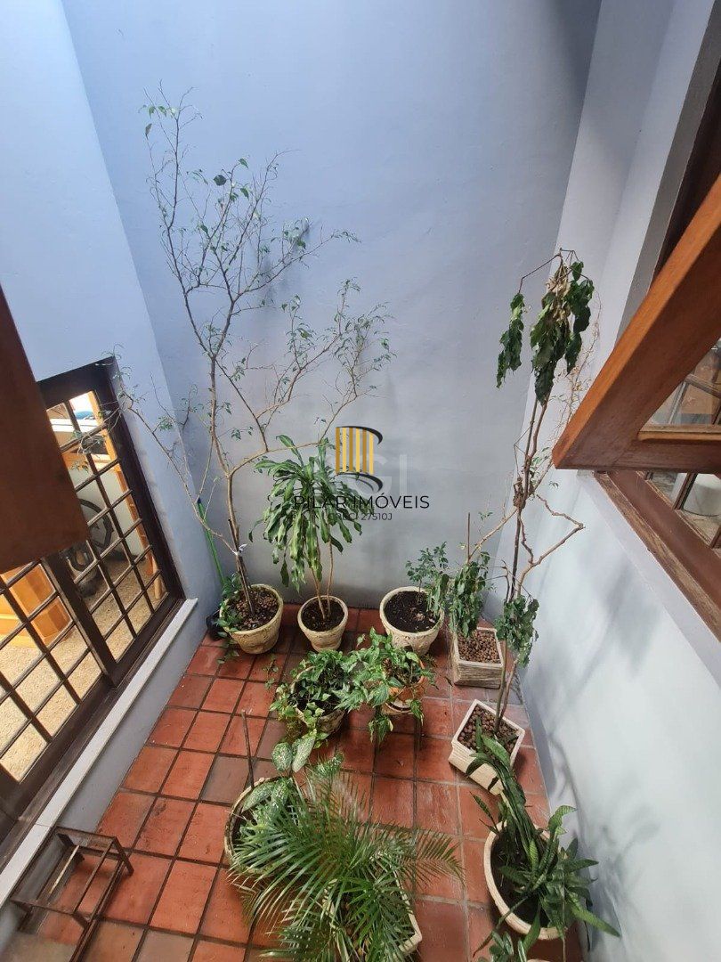 Casa para Venda - 464m², 5 dormitórios, sendo 4 suites, 4 vagas - Nonoai