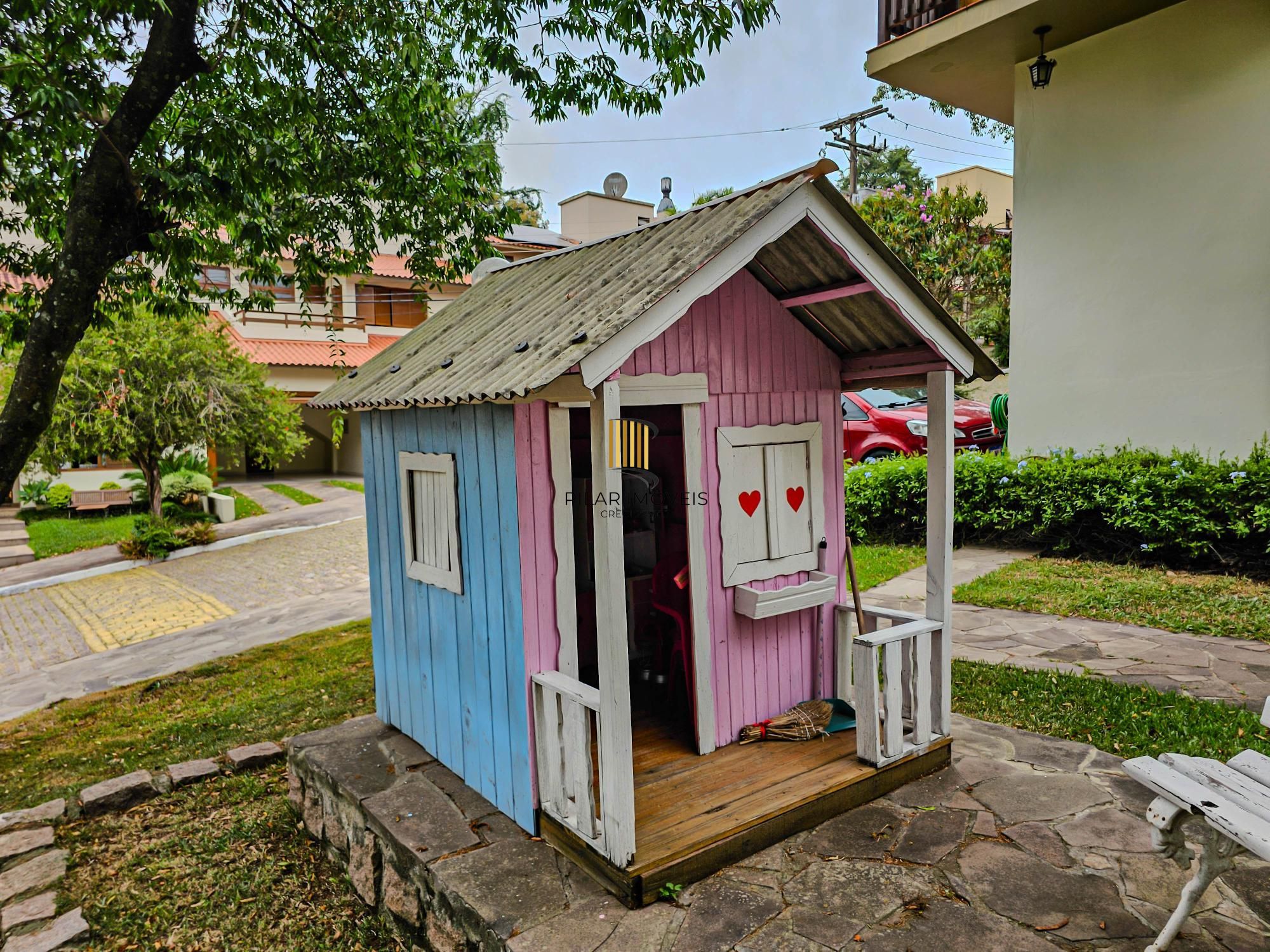 Casa em condomínio fechado, 5 dormitórios, Bairro Teresópolis