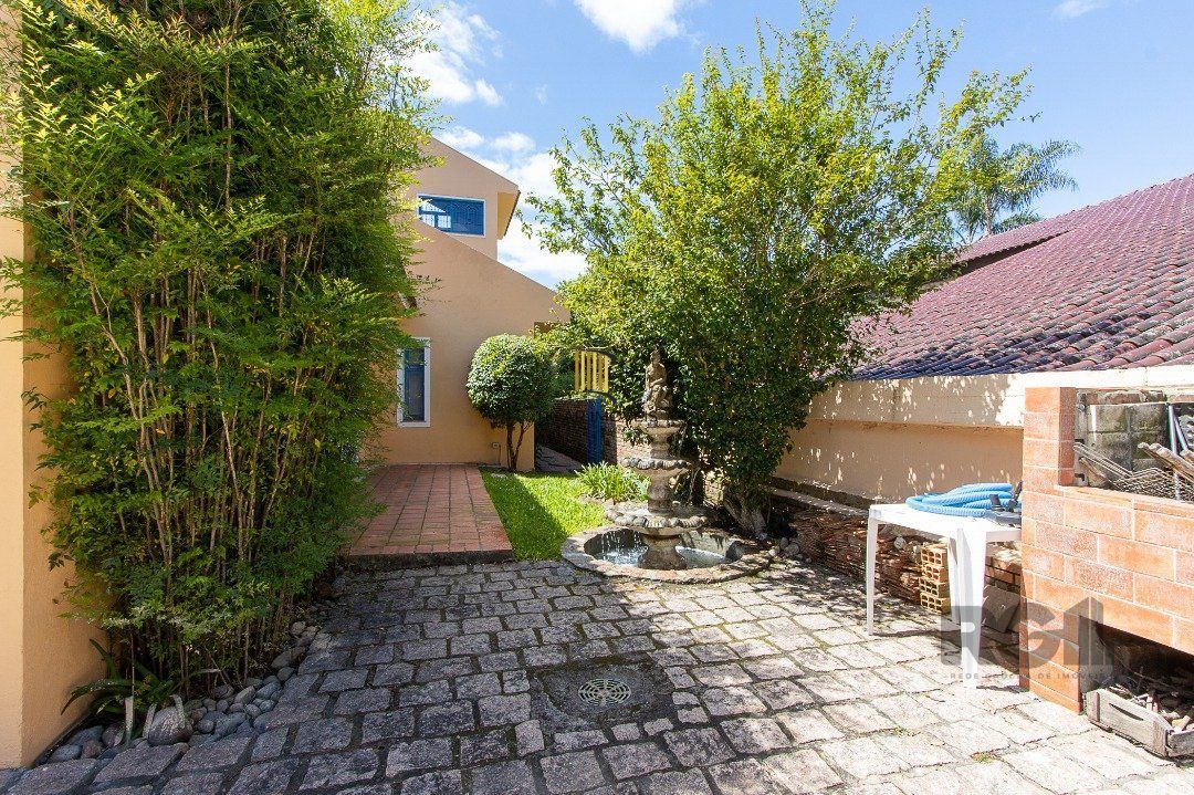 Casa 4 dormitórios no bairro Jardim Isabel