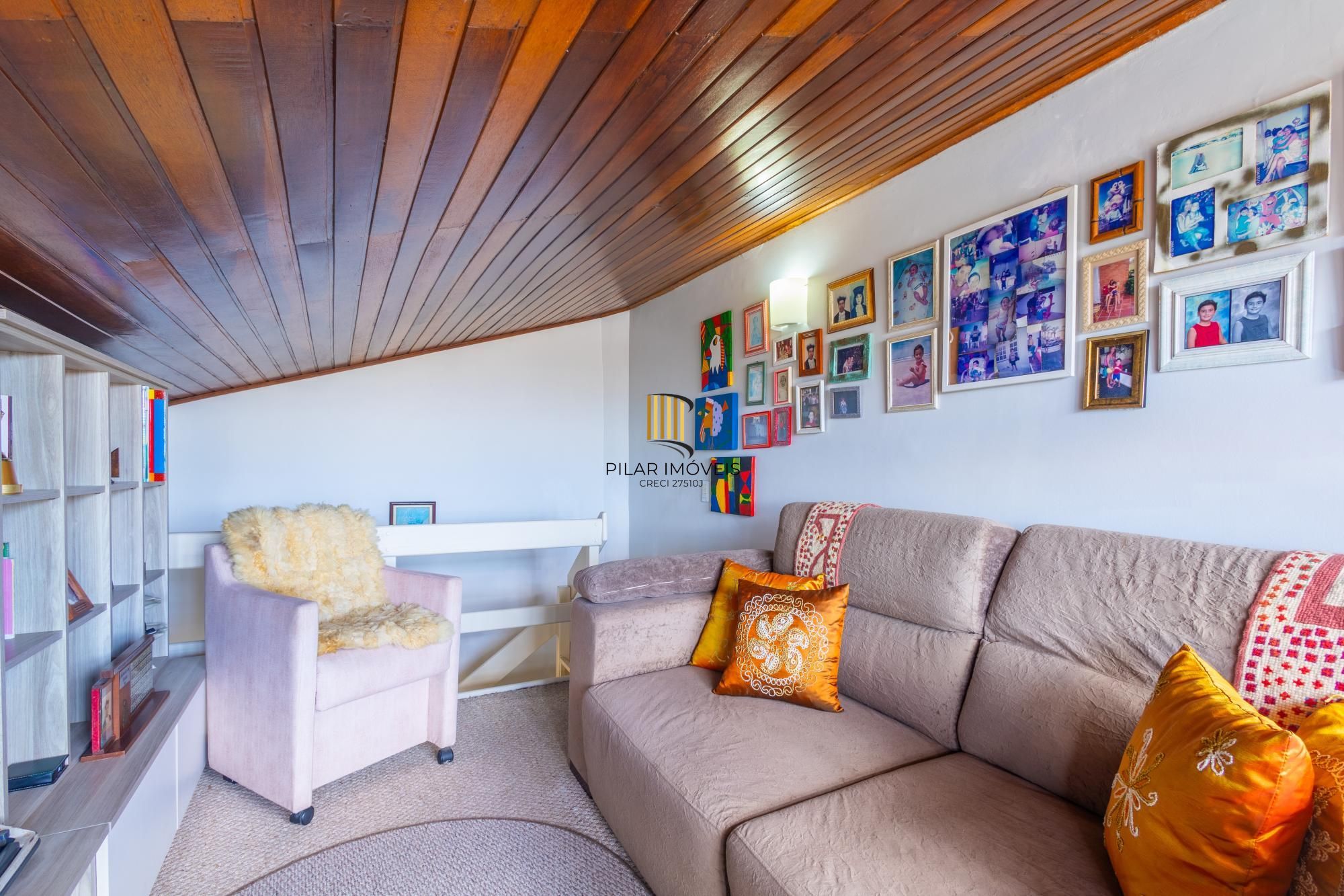 Casa em condomínio bairro Tristeza, com 185m² privativos.