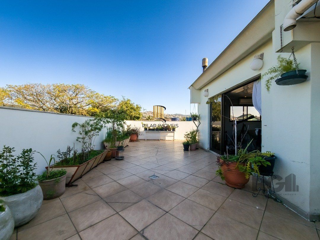 Cobertura, 2 quartos, 1 suite, dependência de empregada, 1 vaga de garagem, bairro Partenon
