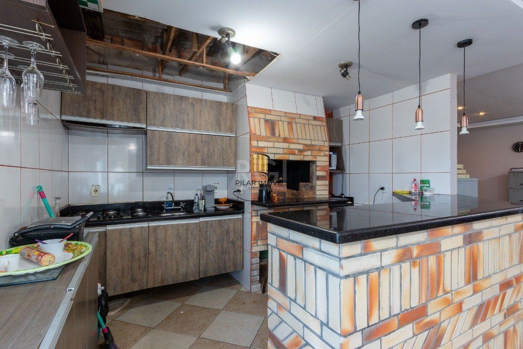 Sobrado para Venda - 300m², 3 dormitórios, sendo 1 suites, 3 vagas - Cavalhada