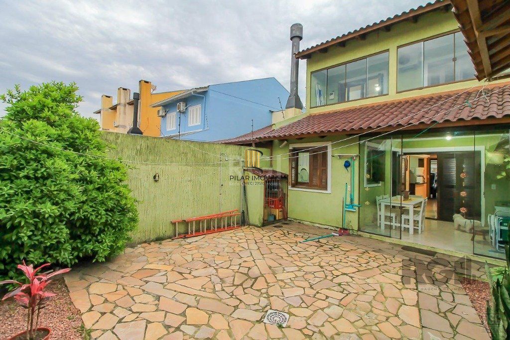 Casa para Venda - 167m², 3 dormitórios, sendo 1 suites, 7 vagas - Hípica
