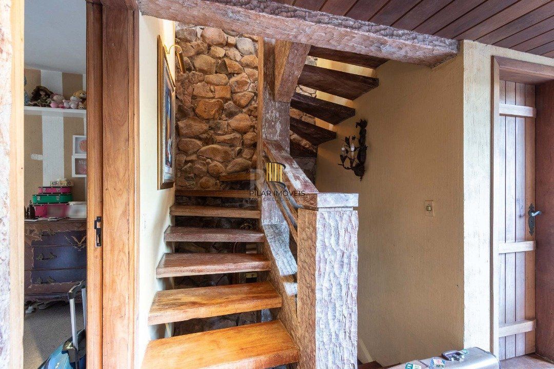 Casa para Venda - 418m², 4 dormitórios, sendo 1 suites, 2 vagas - Jardim Isabel