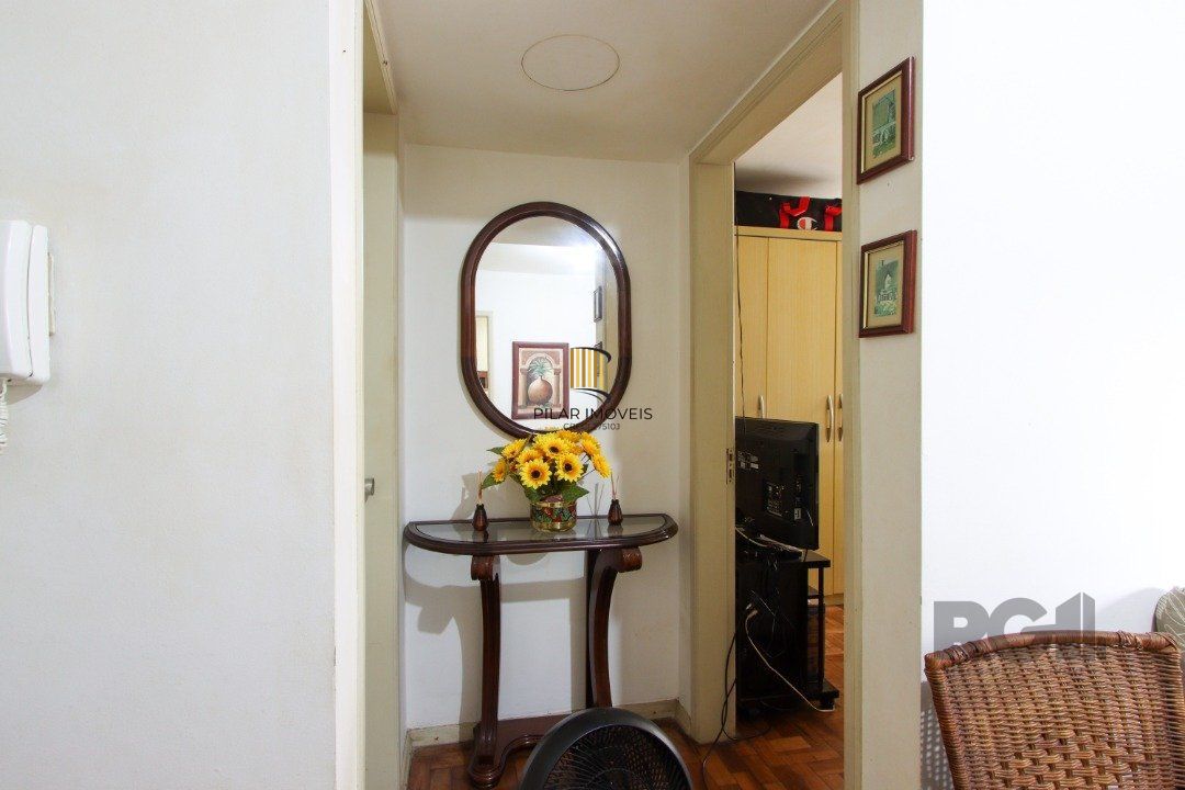 Apartamento com 1 dormitório no bairro Cristal.