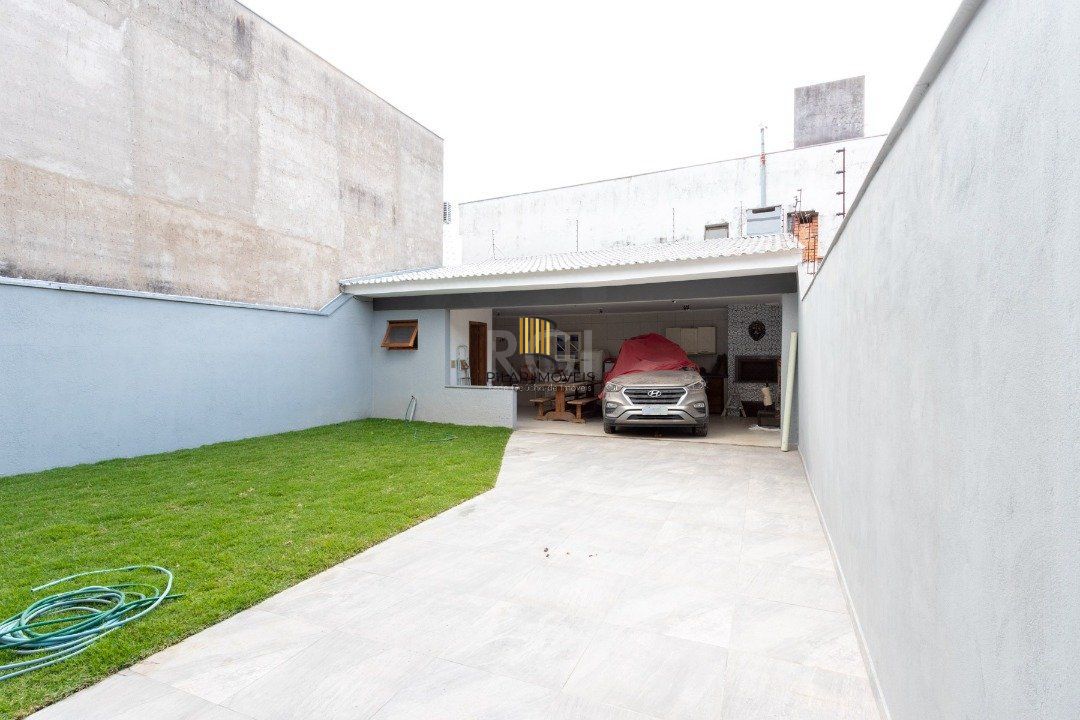 Casa para Venda - 247m², 3 dormitórios, sendo 1 suites, 4 vagas - Vila Nova