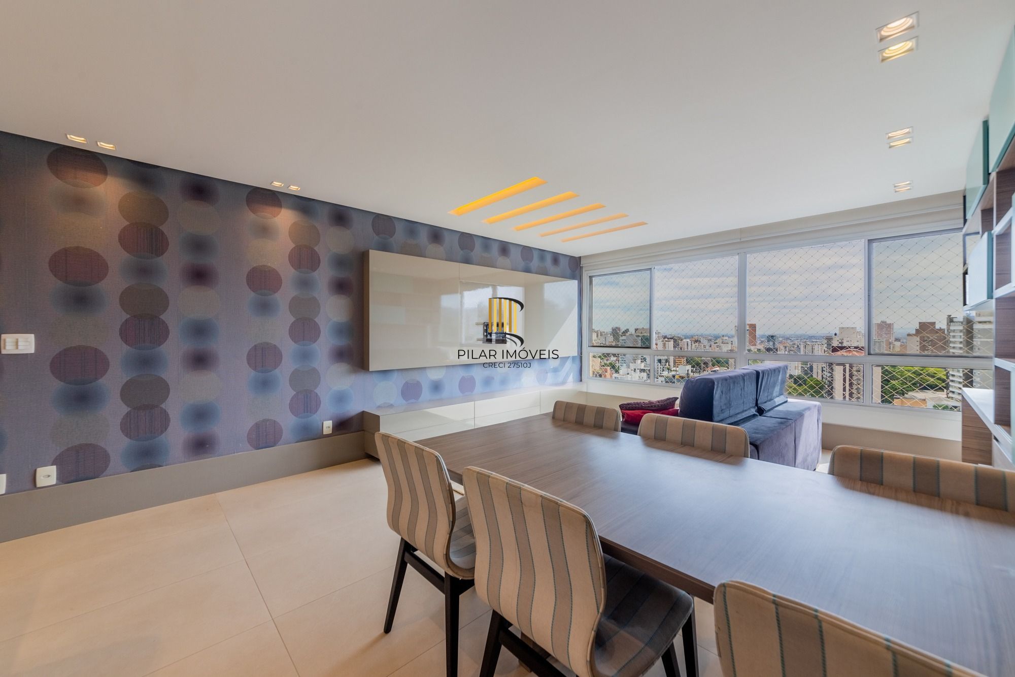 Apartamento semimobiliado, com 94m privativos, 2 suites e 3 vagas de garagem