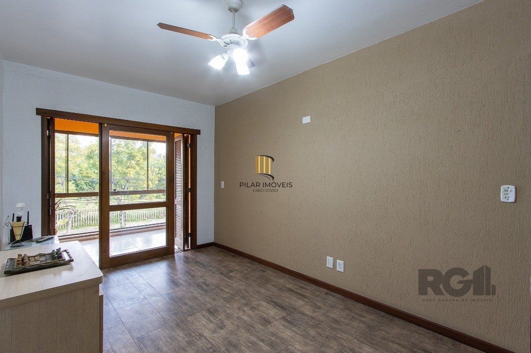 Casa 4 dormitórios no bairro Azenha