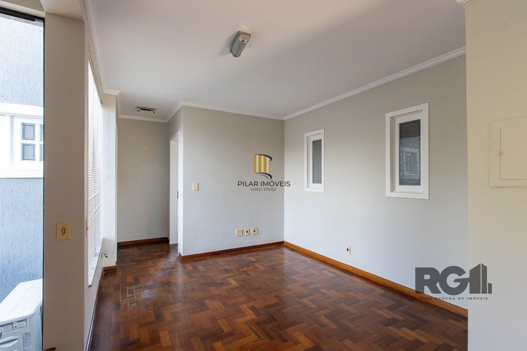 BELO SOBRADO, 3 QUARTOS, 1 SUITE, PISCINA, 320m² PRIVATIVOS - TRISTEZA