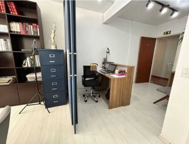 Sala desocupada c/vista p/ o Guaíba - bairro Centro