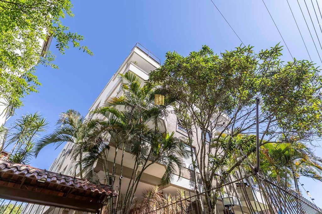 Cobertura semi mobiliada!