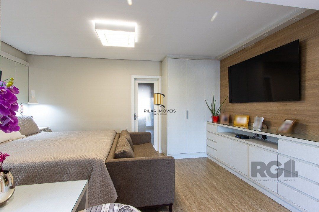 Casa 6 dormitórios no bairro Cristal