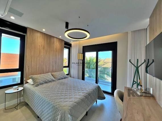 Casa 5 dormitórios no bairro Atlântida