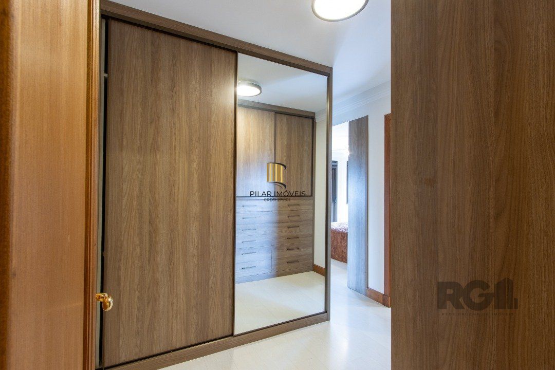 Apartamento na tristeza com três suítes e três vagas