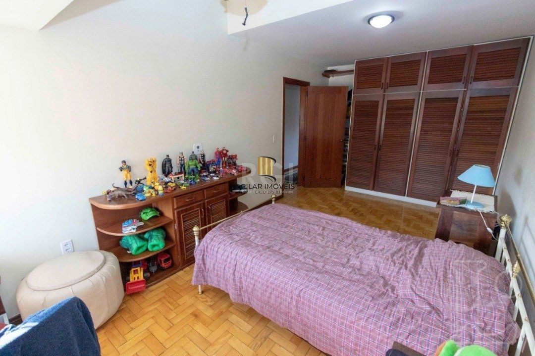 Casa para Venda - 349m², 4 dormitórios, sendo 1 suites, 3 vagas - Tristeza