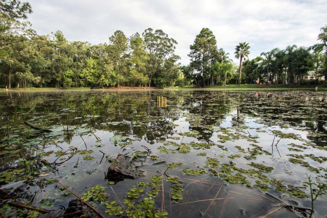 Terreno plano de 1000m² está localizado no conceituado condomínio Terra Ville