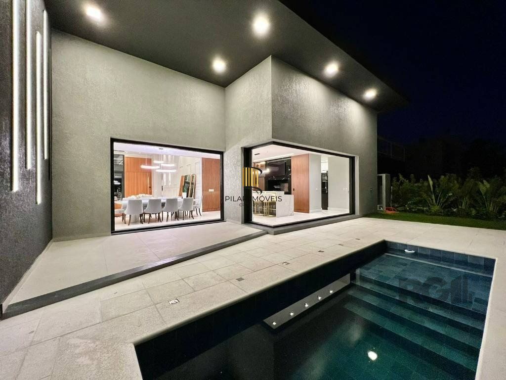 Casa térrea no Condomínio Velas da Marina com 4 suítes, piscina e 243m² privativos