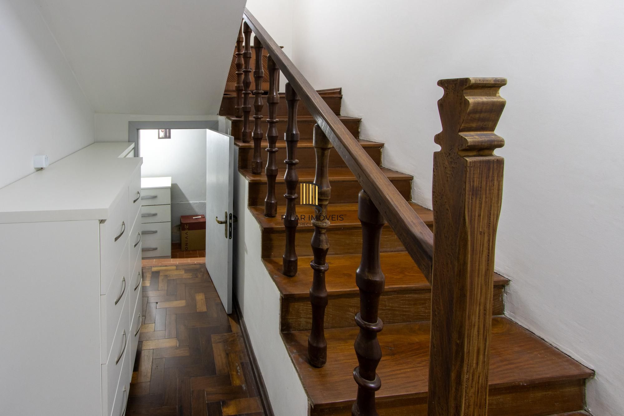 Casa TODA Reformada à Venda  – Mobiliada