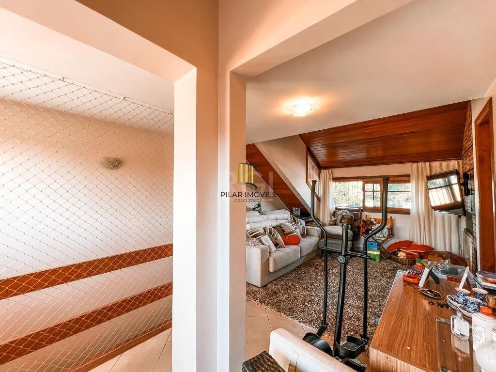 Excelente casa a venda no bairro Tristeza, para o lado do Rio!
