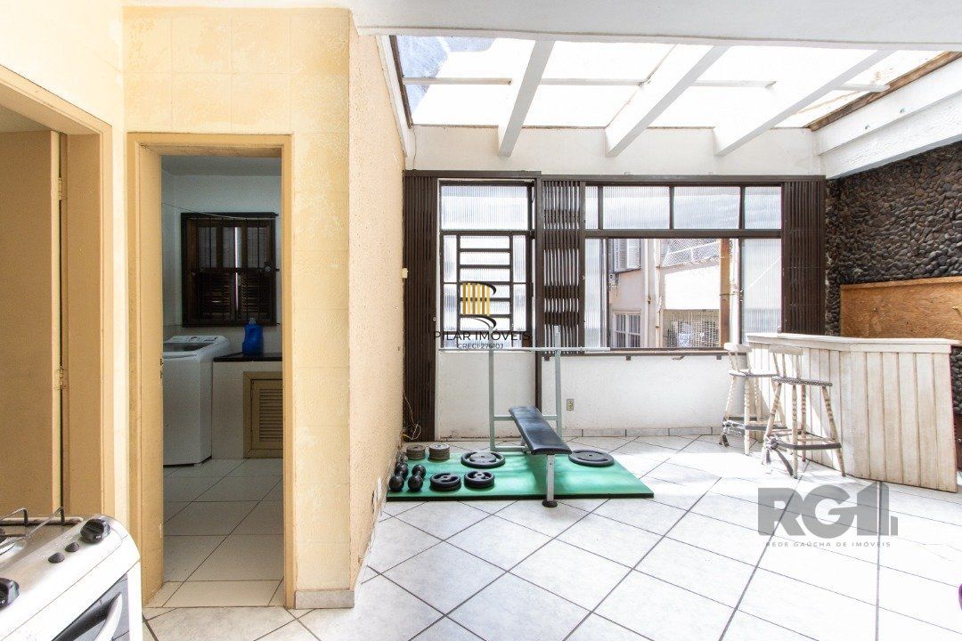 Apartamento de  186,66m2, 4 dormitórios, 1 suíte, 3 banheiros, 4 vagas,no bairro Rio Branco.