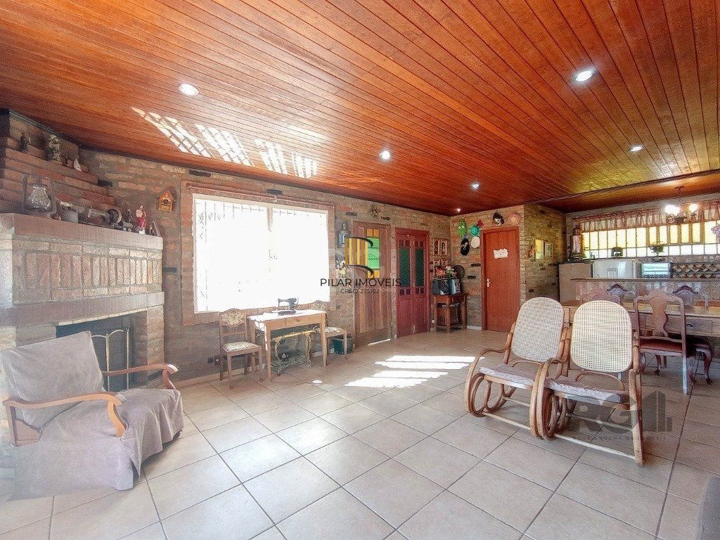 Casa para venda com 4 dormitórios no bairro Cristal
