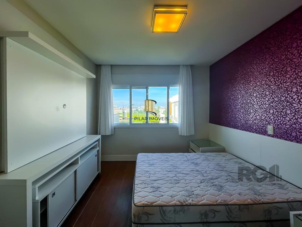 casa Alto Padrão com 239m² privativos, mobiliada e totalmente iluminada.
