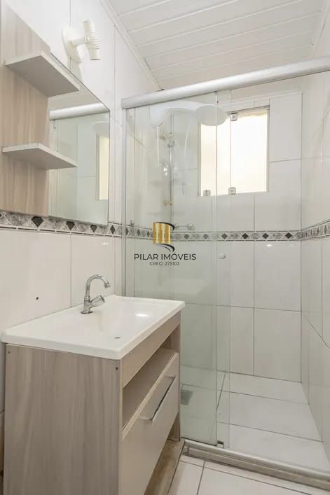 Apartamento de 2 quartos, no Bairro Tristeza, semi-mobiliado, com vaga escriturada.