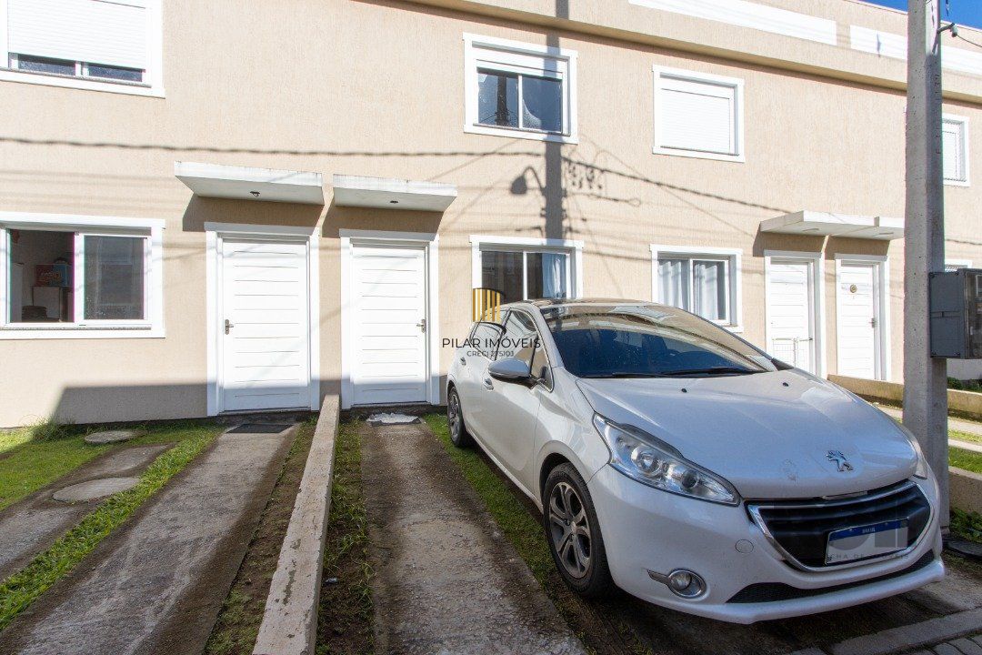 Casa em condomínio,  possui 2 dormitórios, sala para 2 ambientes e 1 vaga.