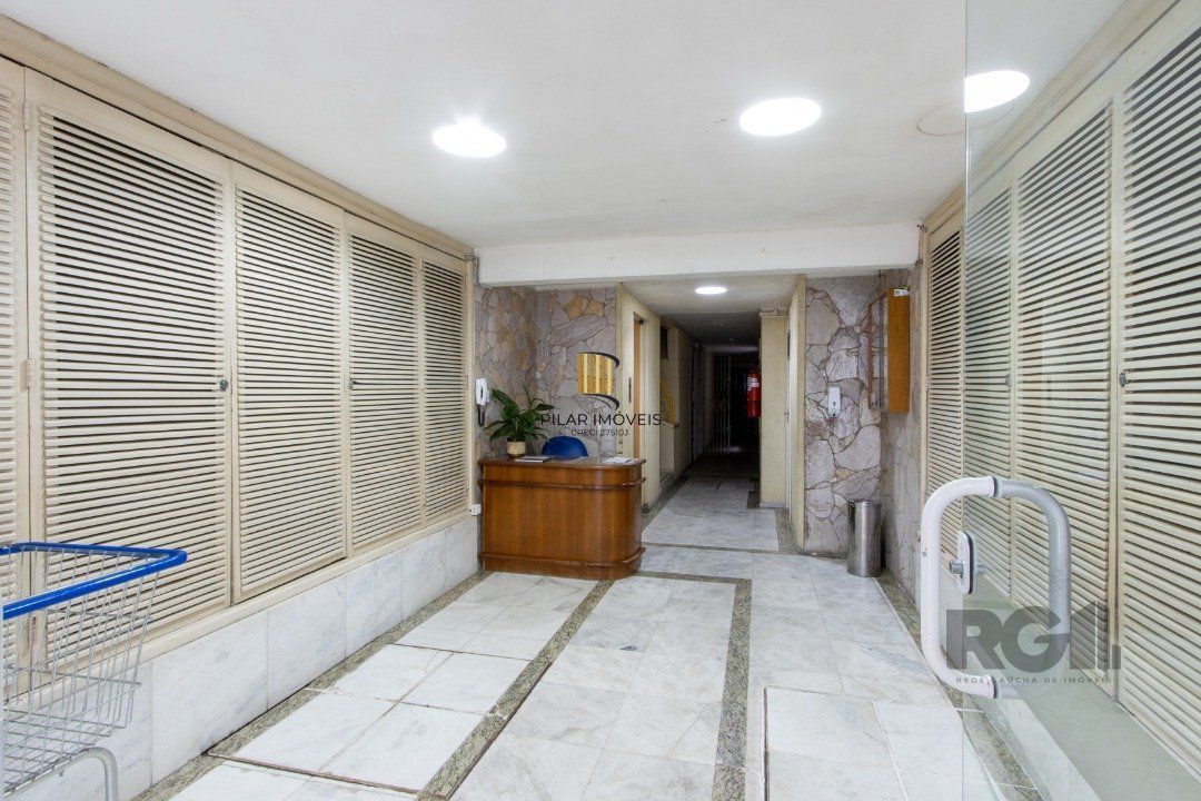 Apartamento reformado,  2 quartos, elevador - Centro Histórico
