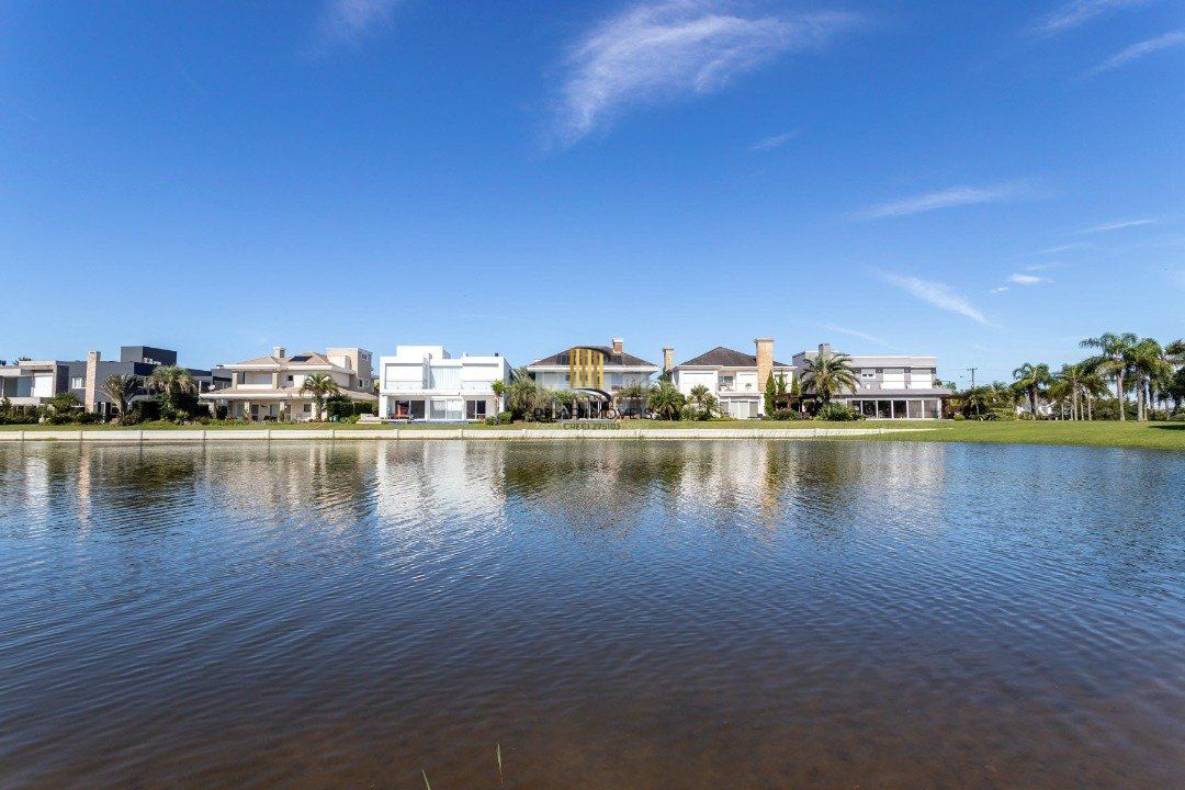 Casa Condominio para Venda - 399m², 5 dormitórios, sendo 5 suites, 4 vagas - Atlântida