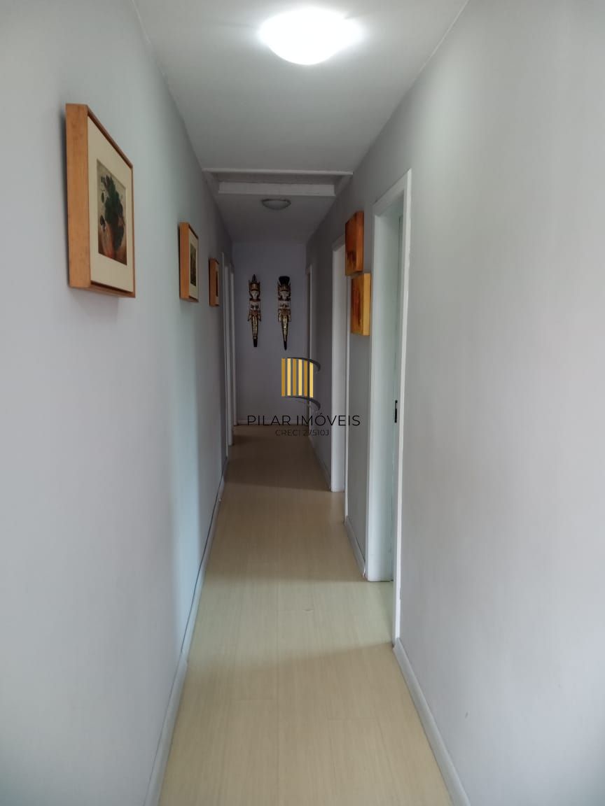 **Prédio Comercial Desocupado à Venda na Azenha, Porto Alegre, RS**