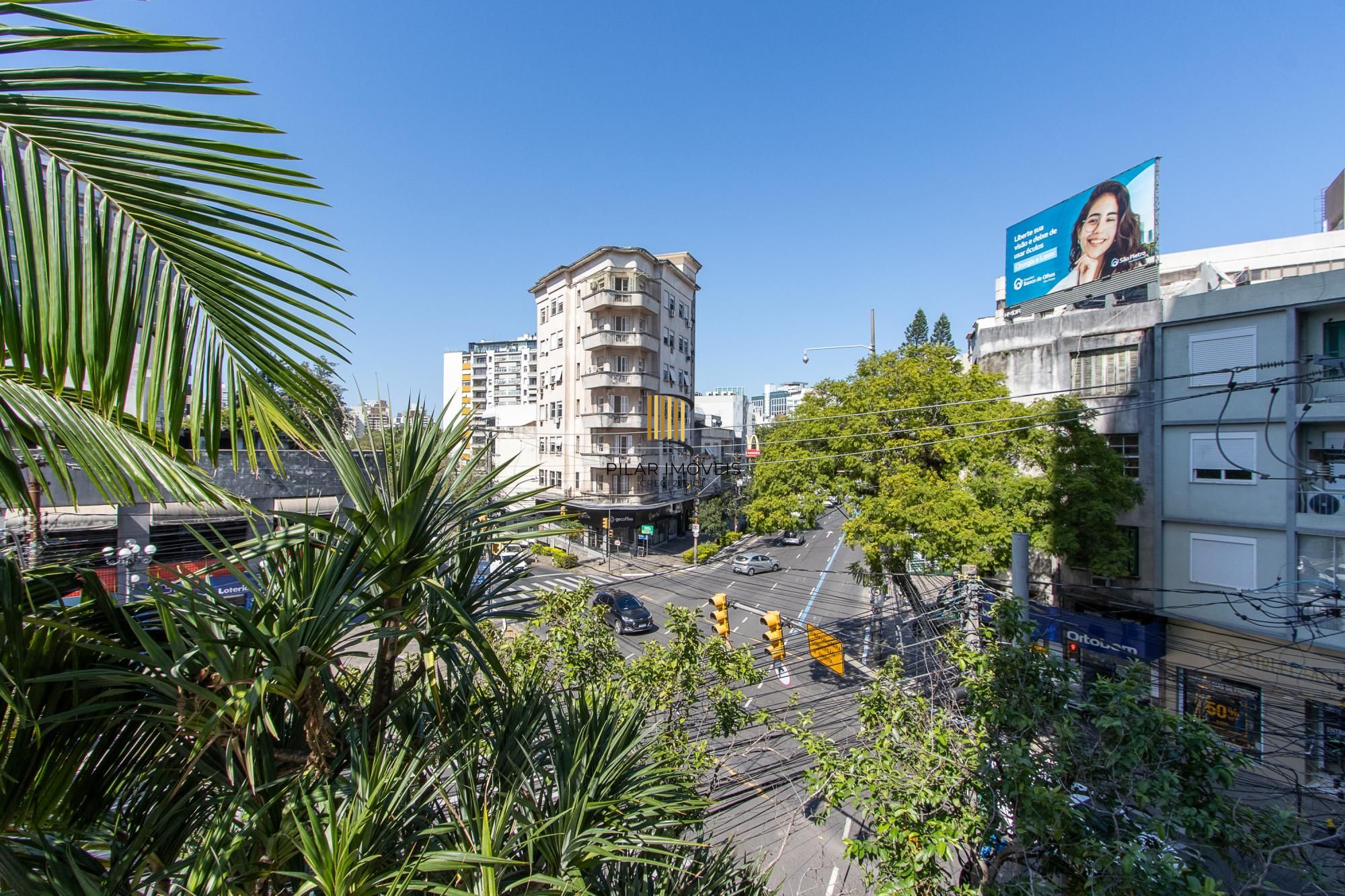 Apartamento à venda no bairro Moinhos de Vento, em Porto Alegre – RS. Com área privativa de 100.73m².