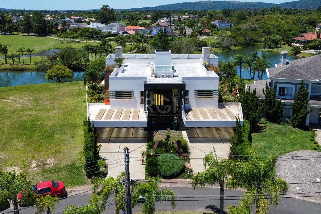 Casa de Condomínio 5 dormitórios no bairro Belém Novo