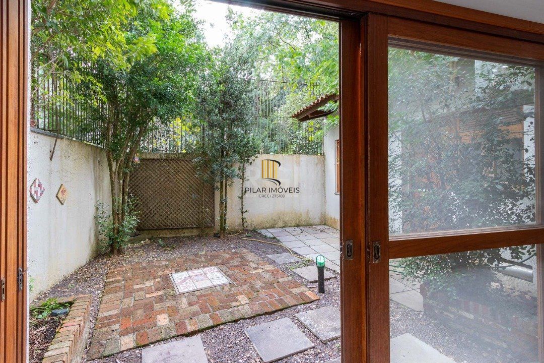 Casa em condomínio para Venda com 4 dormitórios, sendo 1 suites e 4 vagas no bairro Ipanema